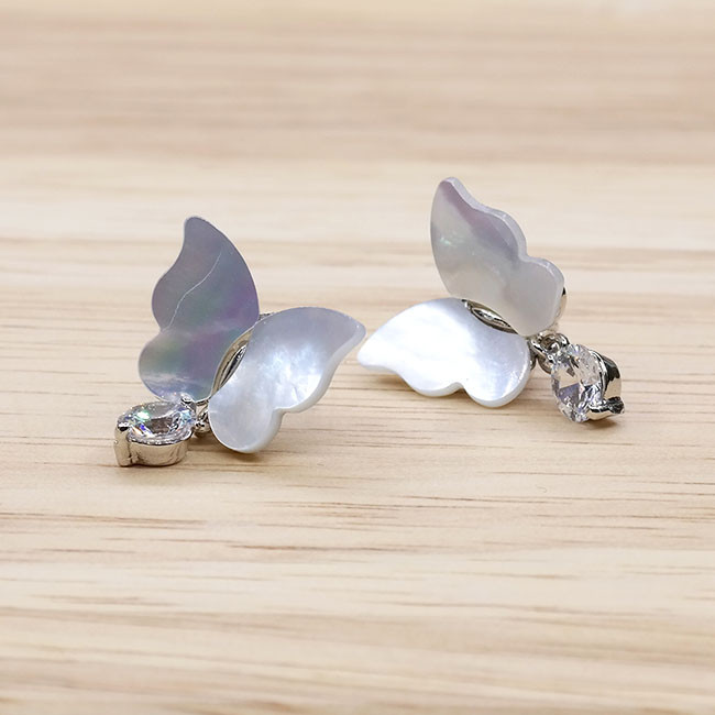 <b><p>Eileen Natty Buerfly Earrings ajje18357 Vivid</p></b><b><p>アイリーン 螺鈿の弓のイヤリング ajje18357 生気溌剌と 特別な贈り物 センスのある女性</p></b><br /><br /><p align='center'>