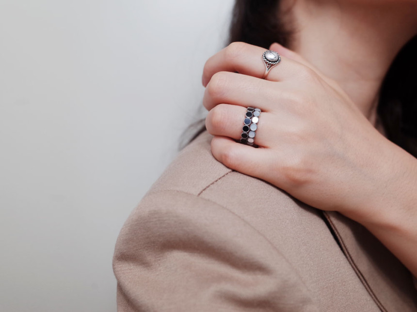 <b><p>Antique Ellipse Silv ring Refed Luxuous Chic</p></b><b><p>アンティーク 楕円 シルバーリング 洗練された 豪華な シックな スタイリッシュな</p></b><br /><br /><p align='center'>