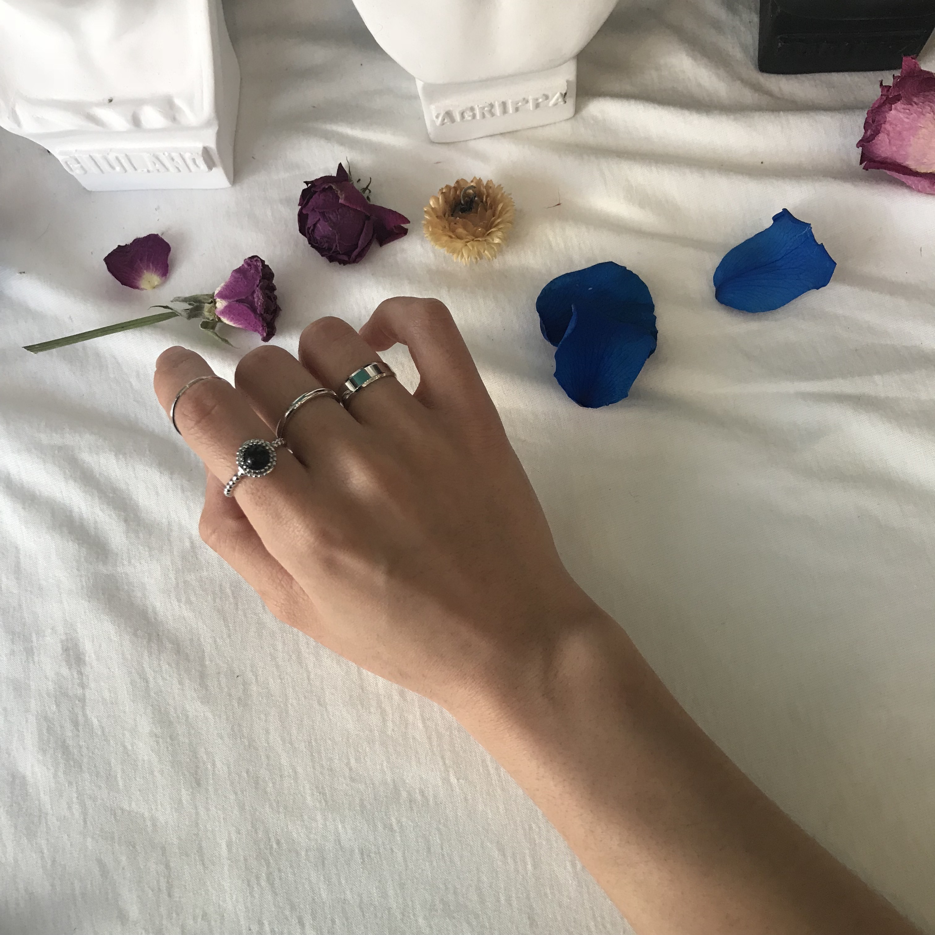 <b><p>Layered ring 4 species set Stylish Accso</p></b><b><p>重ね着 リング 4種 セット スタイリッシュな アクセサリー 感性 20代の女性</p></b><br /><br /><p align='center'>