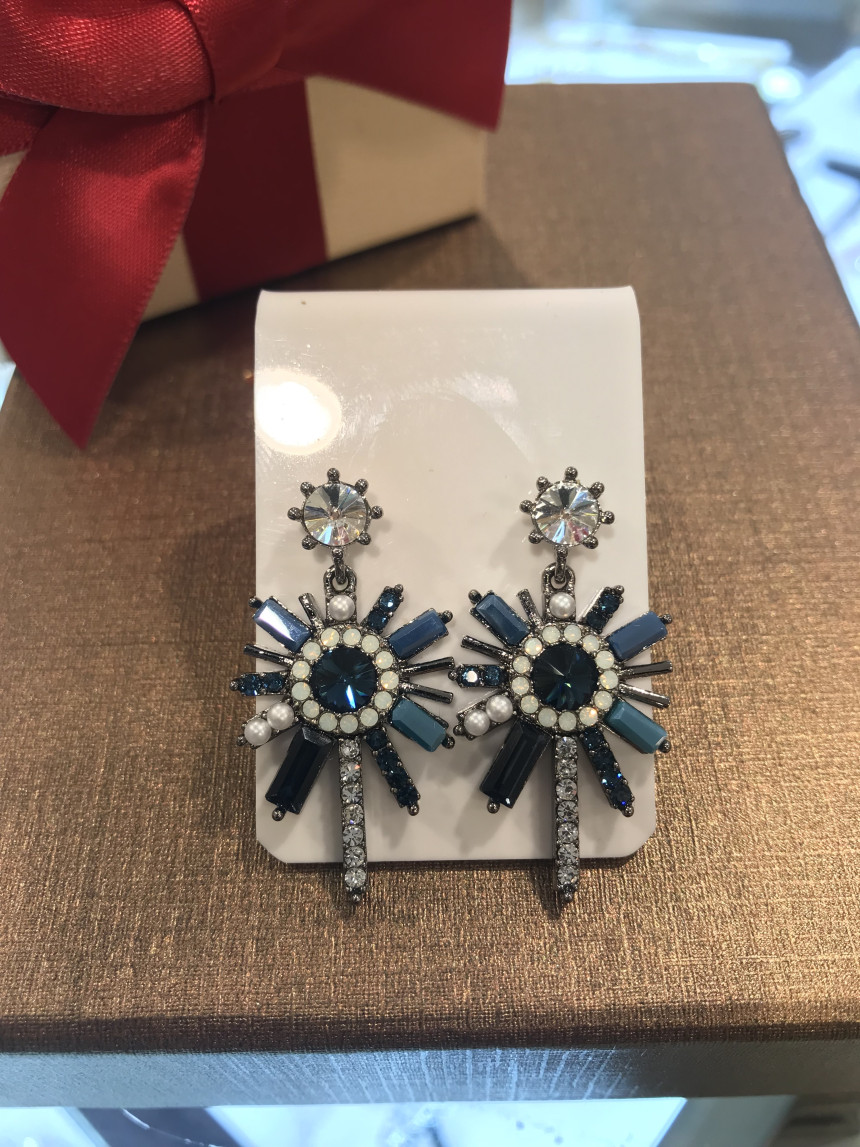 <b><p>JJ.QUEEN Queen Bl Chse earring EL00432</p></b><b><p>JJ.QUEEN クイーン ブルー体 イヤリング EL00432</p></b><br /><br /><p align='center'>