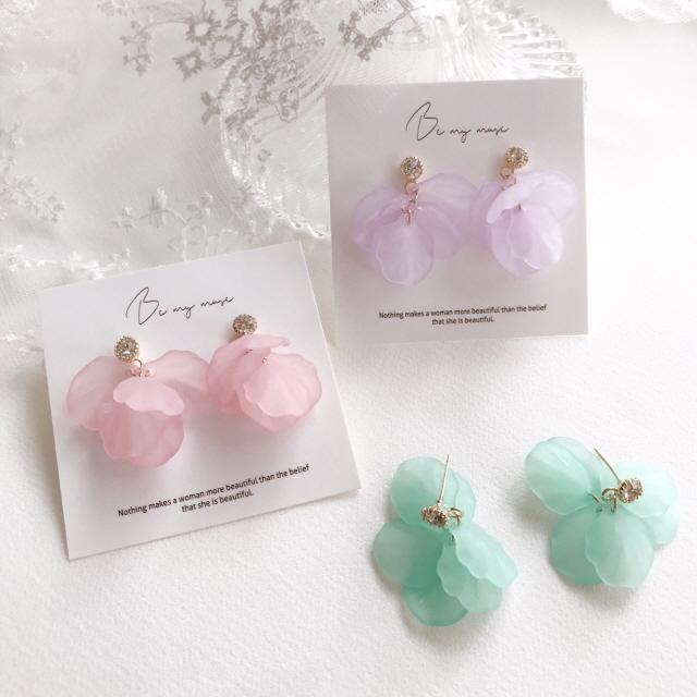 <b><p>petal HOMAIKA Tint Cubic earrg Drop 5 color</p></b><b><p>花びら ホマイカ ティント キュービック イヤリング ドロップ 5 色 フラワー</p></b><br /><br /><p align='center'>