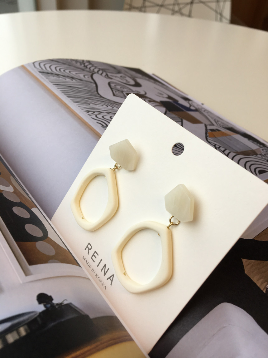 <b><p>unique acryl earring</p></b><b><p>ユニーク アクリル イヤリング</p></b><br /><br /><p align='center'>