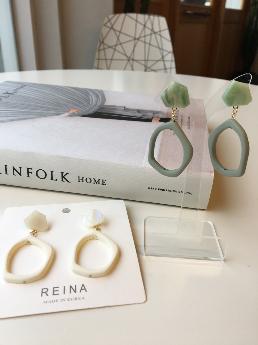 <b><p>unique acryl earring</p></b><b><p>ユニーク アクリル イヤリング</p></b><br /><br /><p align='center'>