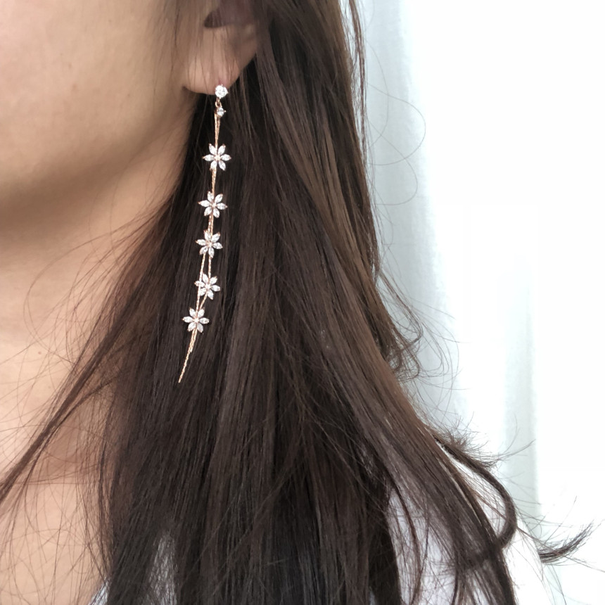 <b><p>flower Drop earring Cubic Antique chandeli</p></b><b><p>フラワー ドロップ イヤリング キュービック アンティーク シャンデリア クリスタル</p></b><br /><br /><p align='center'>