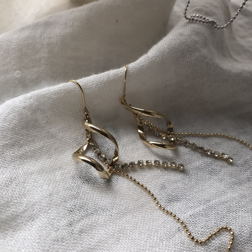 <b><p>Possible eaves Sonia Cubic Lg Drop rring</p></b><b><p>グィチ可能 ソニア キュービック ロング ドロップ イヤリ フェミニンコーディネート</p></b><br /><br /><p align='center'>