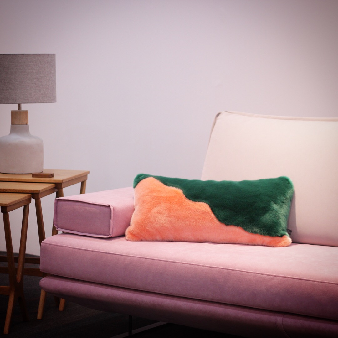 스펌웨일 페이크퍼 쿠션 - Spermwhale decorative fake fur cushion - 상품 이미지