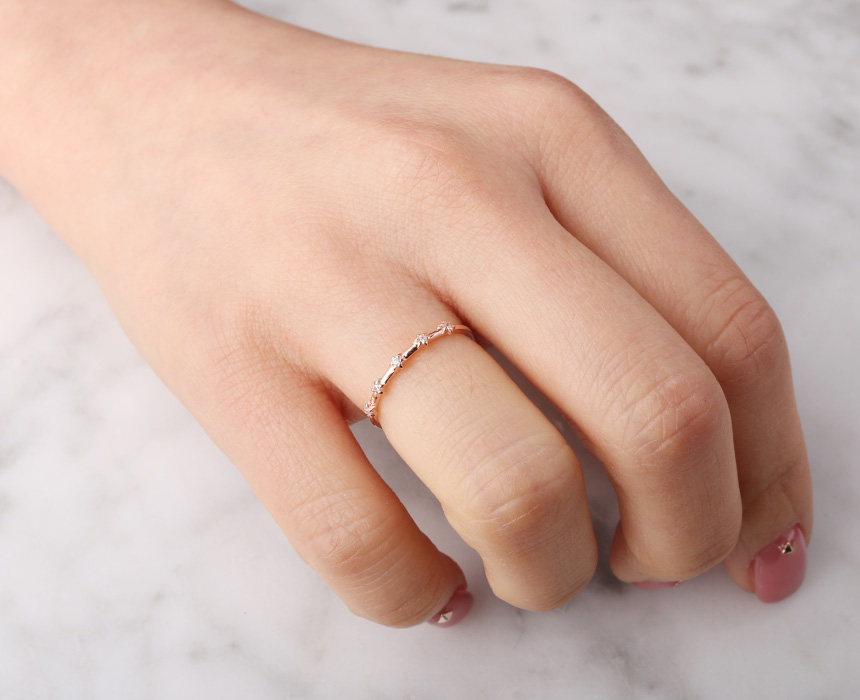 <b><p>Spring new arval Silver bum Glitt St se Layed</p></b><b><p>春身上 銀の指輪 輝く 別セッティング 重ね着 センスある コーディネート ペピスタイル</p></b><br /><br /><p align='center'>