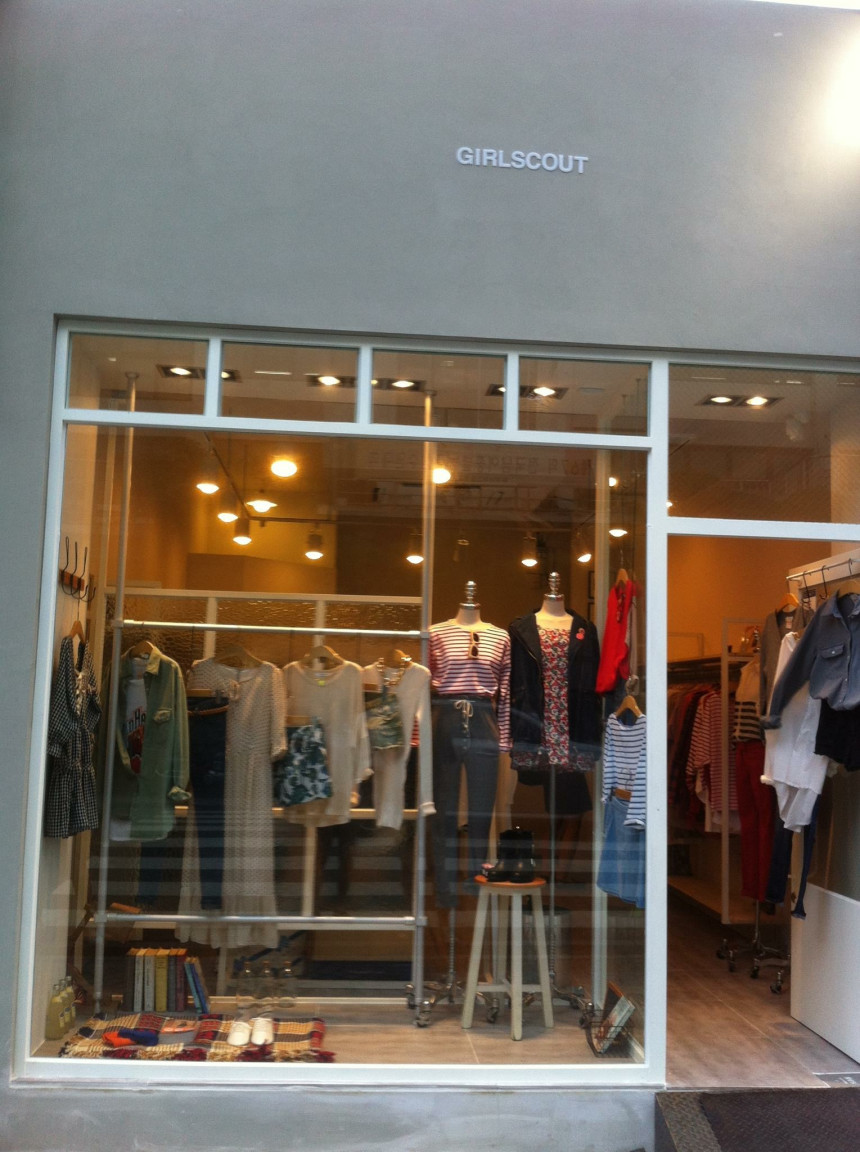 <b><p>unique acryl earring</p></b><b><p>ユニーク アクリル イヤリング</p></b><br /><br /><p align='center'>