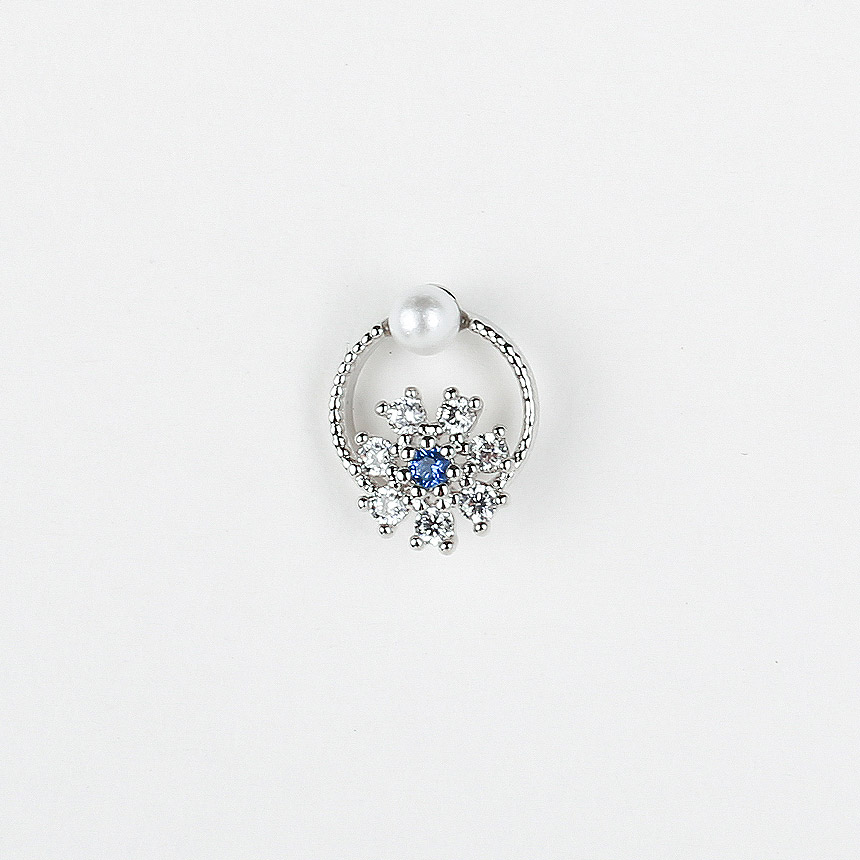 <b><p>Lever Pearl round flow bic ring College student</p></b><b><p>ルボ 真珠 ラウンド フラワー キュービック イヤリング 大学生デイリール クラシコーディネート</p></b><br /><br /><p align='center'>