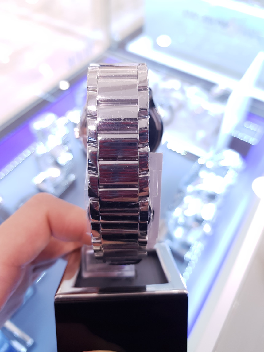 <b><p>Emporio Armani men tal clock AR11085 attractive</p></b><b><p>エンポリオ アルマーニ 男性用 メタル 時計 AR11085 魅力ある 斬新なデザイン</p></b><br /><br /><p align='center'>