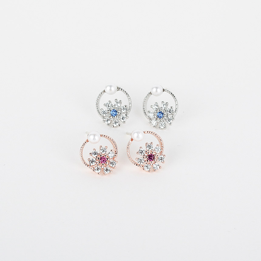 <b><p>Lever Pearl round flow bic ring College student</p></b><b><p>ルボ 真珠 ラウンド フラワー キュービック イヤリング 大学生デイリール クラシコーディネート</p></b><br /><br /><p align='center'>