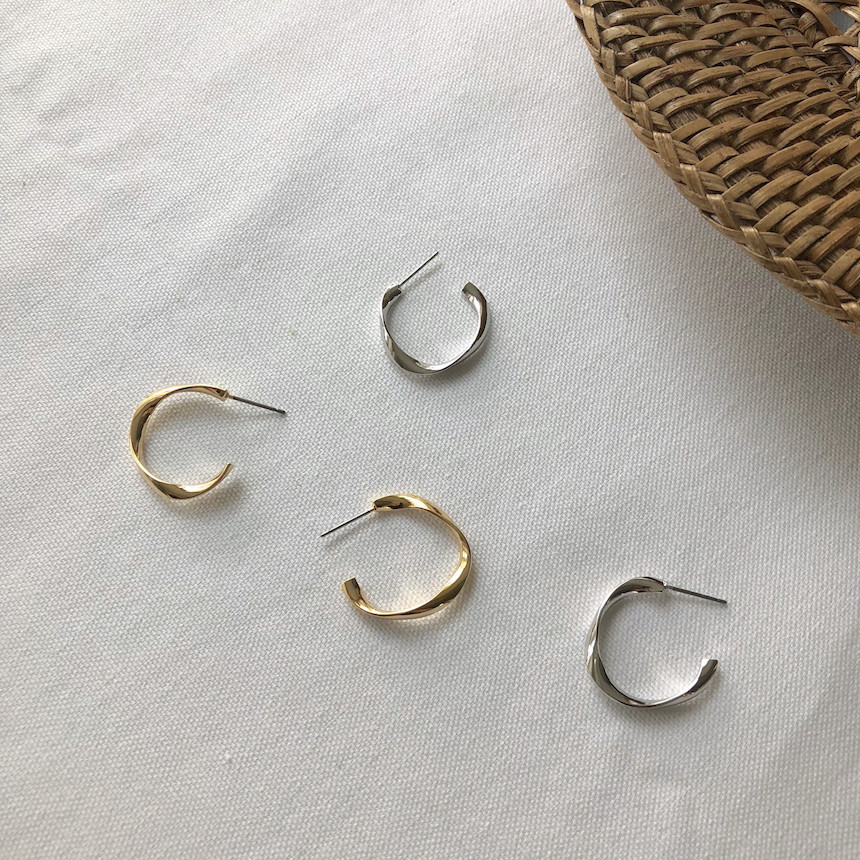 <b><p>daily medium Ring earrs acc709 basic Good</p></b><b><p>デイリー ミディアム リングピアス acc709 基本 ベーシック 無難な メタル</p></b><br /><br /><p align='center'>