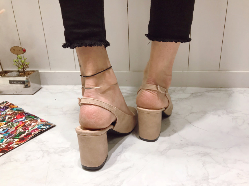 <b><p>Korean Specials Slim Squa nose Middle el</p></b><b><p>Korean特価 スリムな 正方形の鼻 ミドルヒール ングベクヒル 5cm、7cm</p></b><br /><br /><p align='center'>