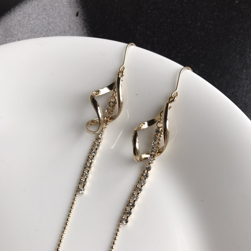 <b><p>Possible eaves Sonia Cubic Lg Drop rring</p></b><b><p>グィチ可能 ソニア キュービック ロング ドロップ イヤリ フェミニンコーディネート</p></b><br /><br /><p align='center'>