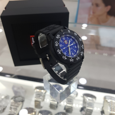 <b><p>Luminox SEA XS.3003 20's couple Smer Vacation</p></b><b><p>ルミノックス 海 XS.3003 20代 カップル 夏休み 四季 一つだけで説得力の</p></b><br /><br /><p align='center'>