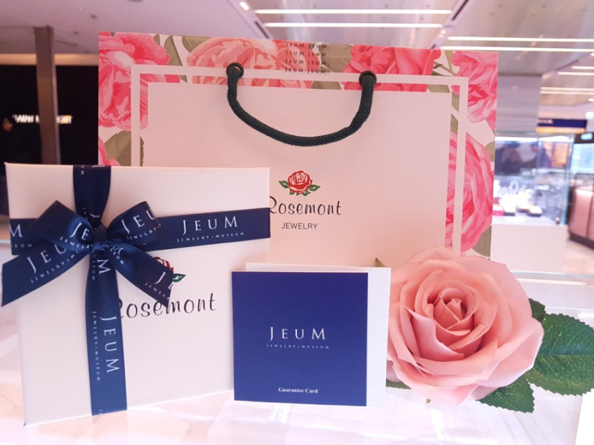 <b><p>Jewelery Rose Mont Topaz 14K earring RK0118</p></b><b><p>ズームジュエリー ローズモン トパ 14K イヤリング RK0118 結婚式の祝賀客ルックコーディネ</p></b><br /><br /><p align='center'>