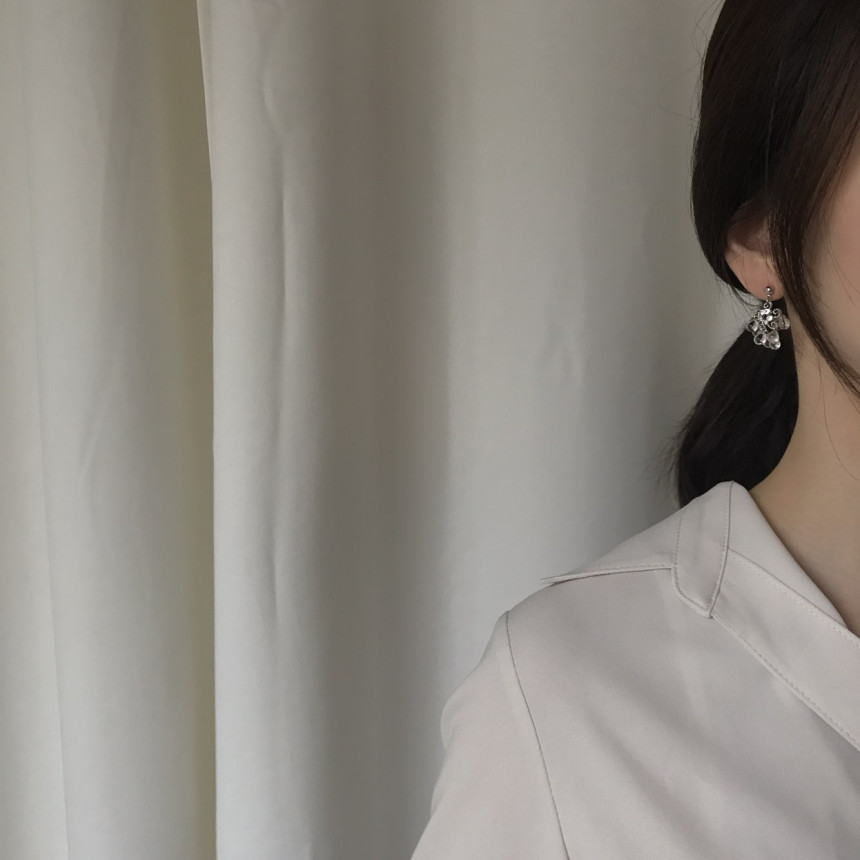 <b><p>Bobo Song Glass Cubic earri oops Today's</p></b><b><p>ボボ集り グラス キュービック イヤリング おっと 今日のファッション 清純コーディネート</p></b><br /><br /><p align='center'>