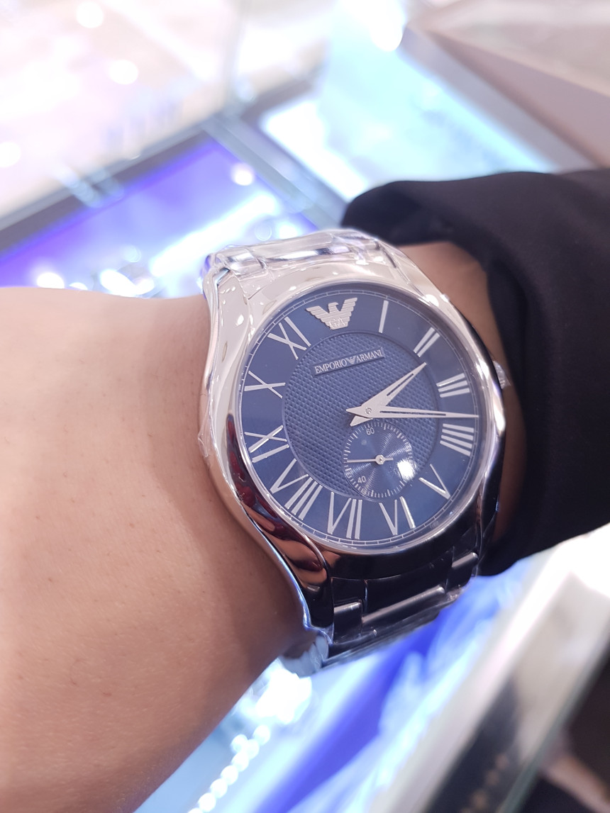 <b><p>Emporio Armani men tal clock AR11085 attractive</p></b><b><p>エンポリオ アルマーニ 男性用 メタル 時計 AR11085 魅力ある 斬新なデザイン</p></b><br /><br /><p align='center'>