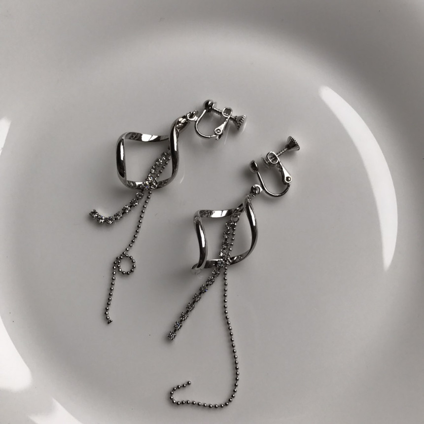 <b><p>Possible eaves Sonia Cubic Lg Drop rring</p></b><b><p>グィチ可能 ソニア キュービック ロング ドロップ イヤリ フェミニンコーディネート</p></b><br /><br /><p align='center'>