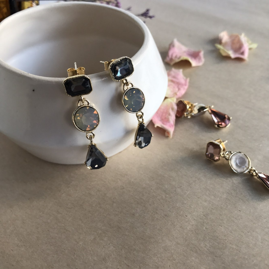 <b><p>Pony Color cubic Drop Earrings 5c Look-Ahead</p></b><b><p>ポニー カラーキュービック ドロップイヤリング 5色 出勤ルコーディネート 結婚式の祝賀客</p></b><br /><br /><p align='center'>