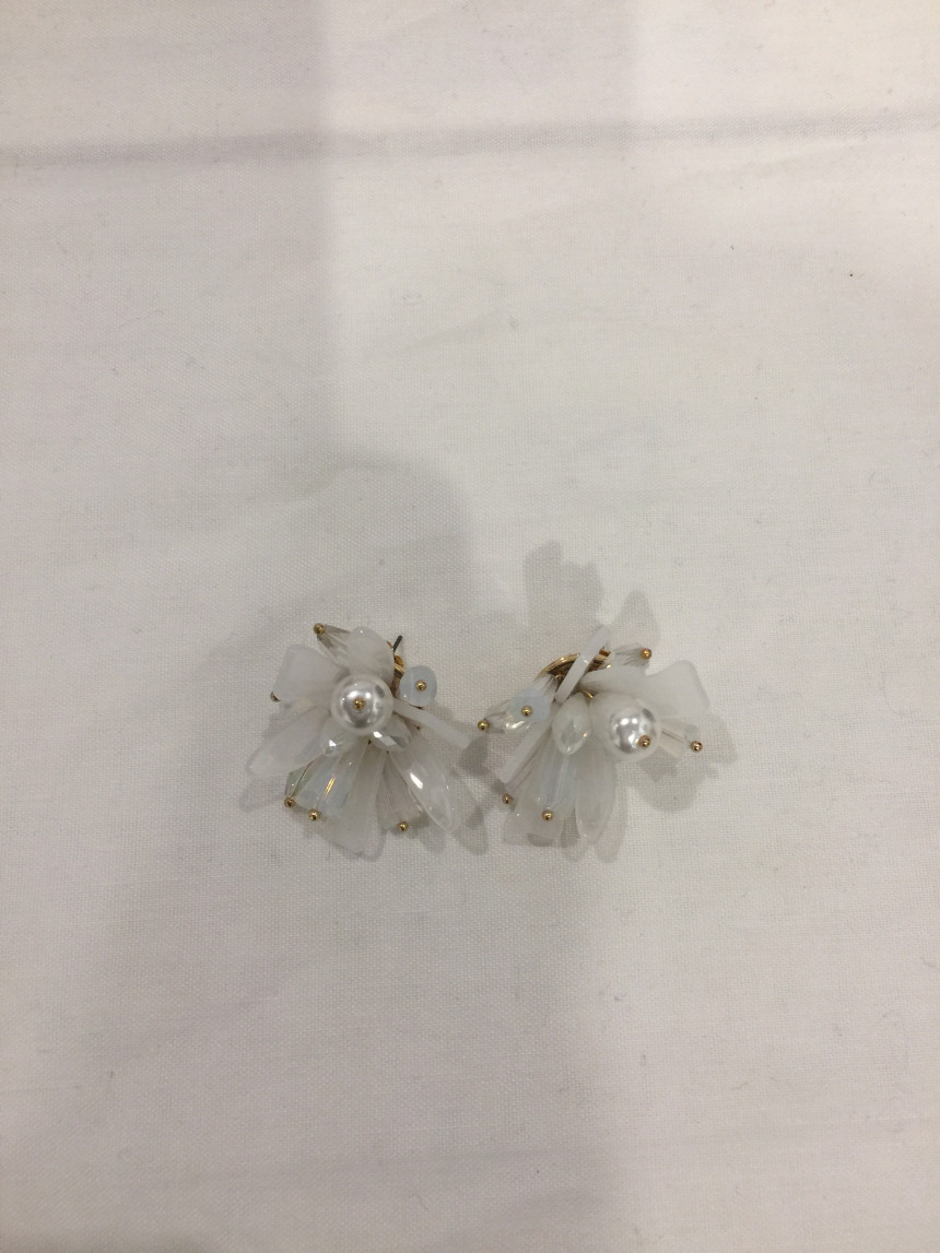 <b><p>Flower earrings j Stylish ok Female coordation</p></b><b><p>フラワーイヤリング j スタイリッシュルック 女性コーディネート 斬新なデザイン</p></b><br /><br /><p align='center'>