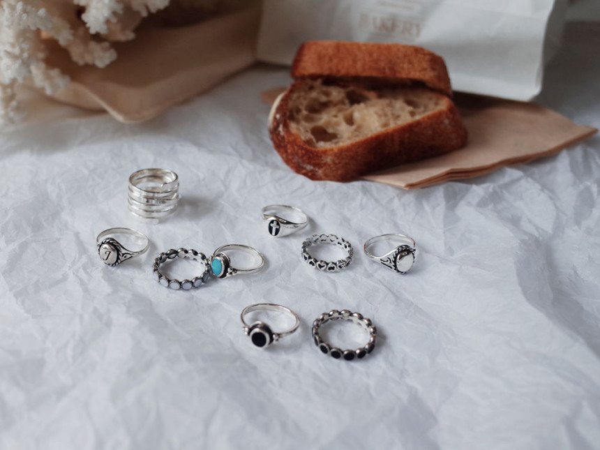 <b><p>Antique Ellipse Silv ring Refed Luxuous Chic</p></b><b><p>アンティーク 楕円 シルバーリング 洗練された 豪華な シックな スタイリッシュな</p></b><br /><br /><p align='center'>