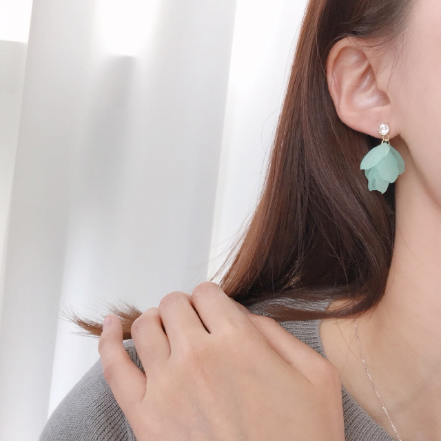 <b><p>petal HOMAIKA Tint Cubic earrg Drop 5 color</p></b><b><p>花びら ホマイカ ティント キュービック イヤリング ドロップ 5 色 フラワー</p></b><br /><br /><p align='center'>