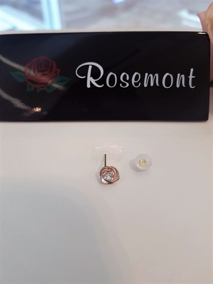 <b><p>Jewelery Rose Mont Topaz 14K earring RK0118</p></b><b><p>ズームジュエリー ローズモン トパ 14K イヤリング RK0118 結婚式の祝賀客ルックコーディネ</p></b><br /><br /><p align='center'>