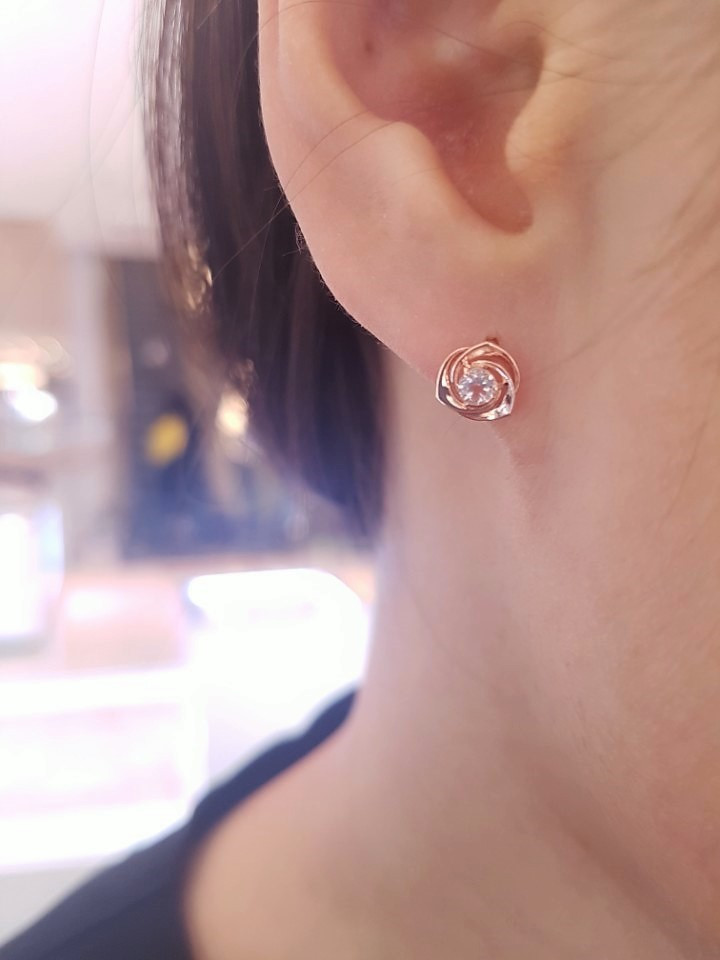 <b><p>Jewelery Rose Mont Topaz 14K earring RK0118</p></b><b><p>ズームジュエリー ローズモン トパ 14K イヤリング RK0118 結婚式の祝賀客ルックコーディネ</p></b><br /><br /><p align='center'>