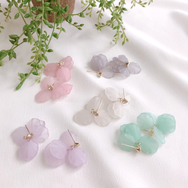 <b><p>petal HOMAIKA Tint Cubic earrg Drop 5 color</p></b><b><p>花びら ホマイカ ティント キュービック イヤリング ドロップ 5 色 フラワー</p></b><br /><br /><p align='center'>