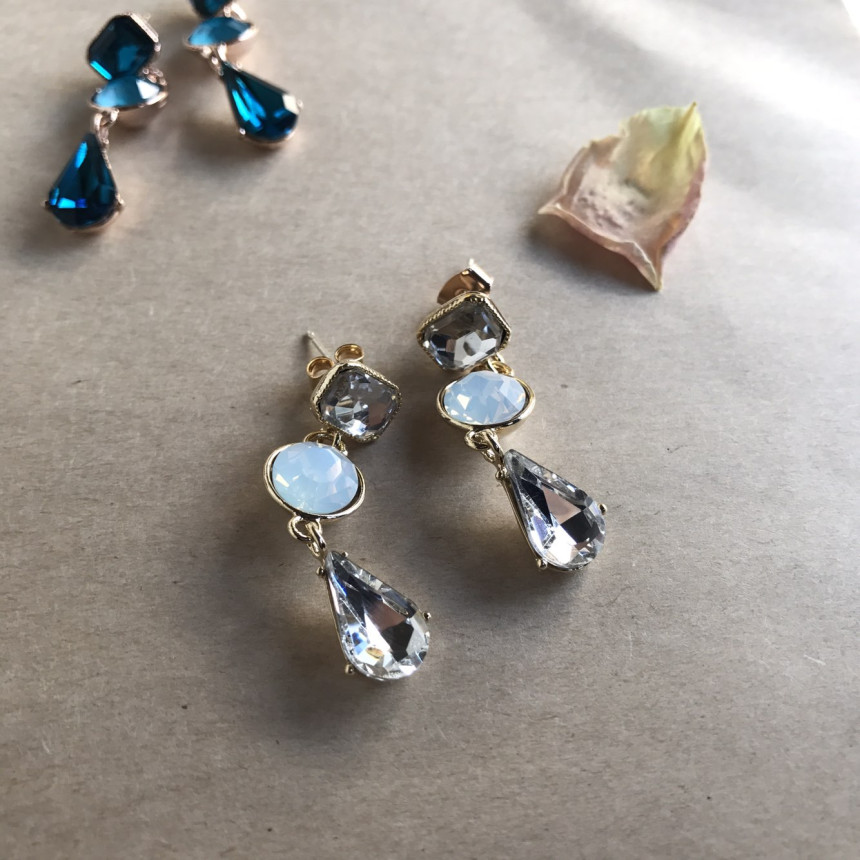 <b><p>Pony Color cubic Drop Earrings 5c Look-Ahead</p></b><b><p>ポニー カラーキュービック ドロップイヤリング 5色 出勤ルコーディネート 結婚式の祝賀客</p></b><br /><br /><p align='center'>