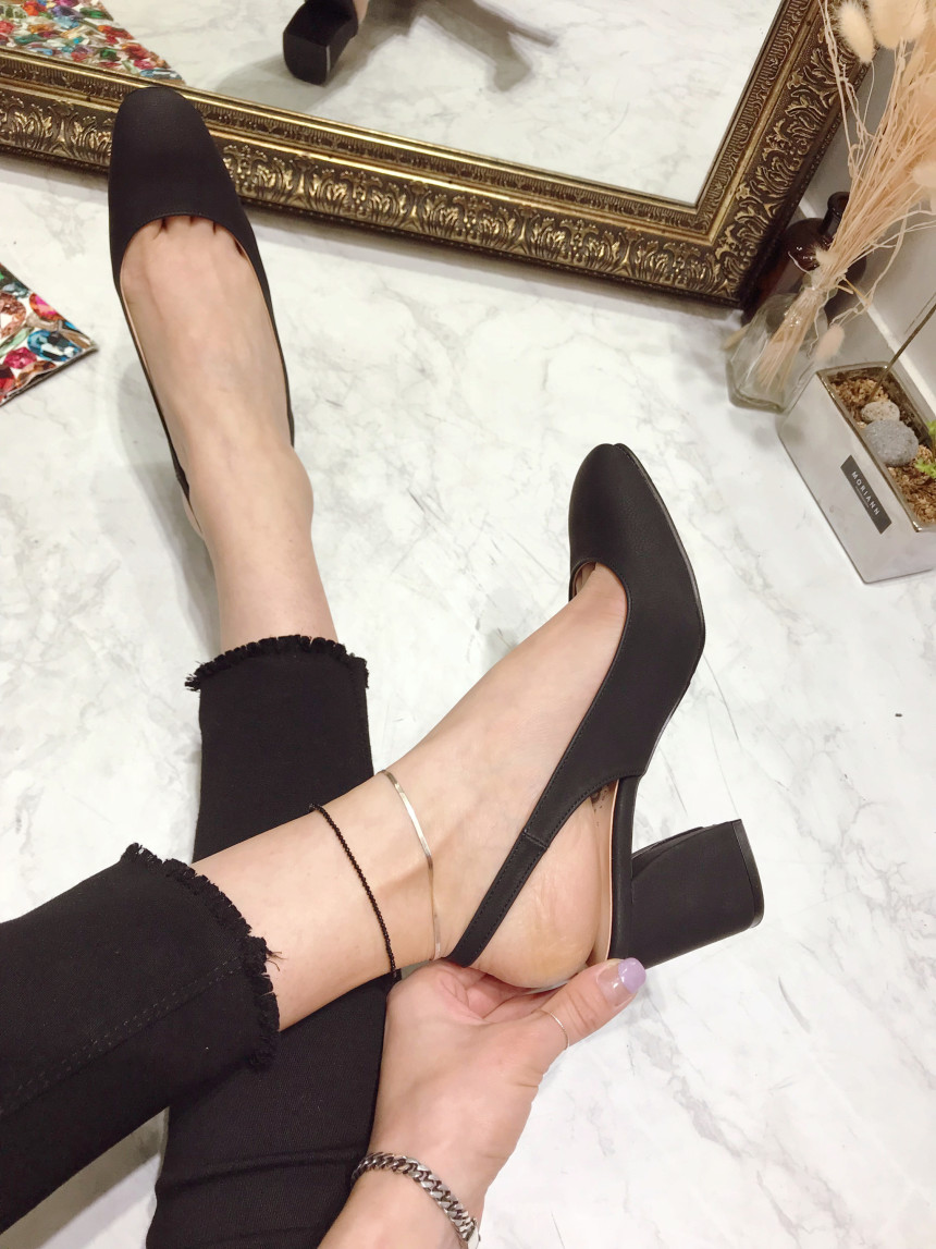 <b><p>Korean Specials Slim Squa nose Middle el</p></b><b><p>Korean特価 スリムな 正方形の鼻 ミドルヒール ングベクヒル 5cm、7cm</p></b><br /><br /><p align='center'>