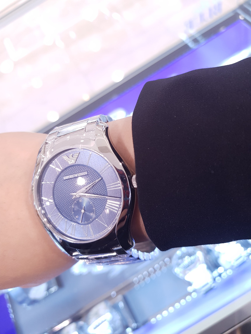 <b><p>Emporio Armani men tal clock AR11085 attractive</p></b><b><p>エンポリオ アルマーニ 男性用 メタル 時計 AR11085 魅力ある 斬新なデザイン</p></b><br /><br /><p align='center'>