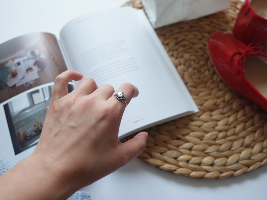 <b><p>Antique Ellipse Silv ring Refed Luxuous Chic</p></b><b><p>アンティーク 楕円 シルバーリング 洗練された 豪華な シックな スタイリッシュな</p></b><br /><br /><p align='center'>