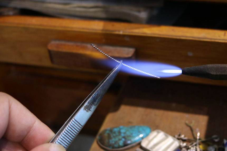 <b><p>Spring new arval Silver bum Glitt St se Layed</p></b><b><p>春身上 銀の指輪 輝く 別セッティング 重ね着 センスある コーディネート ペピスタイル</p></b><br /><br /><p align='center'>