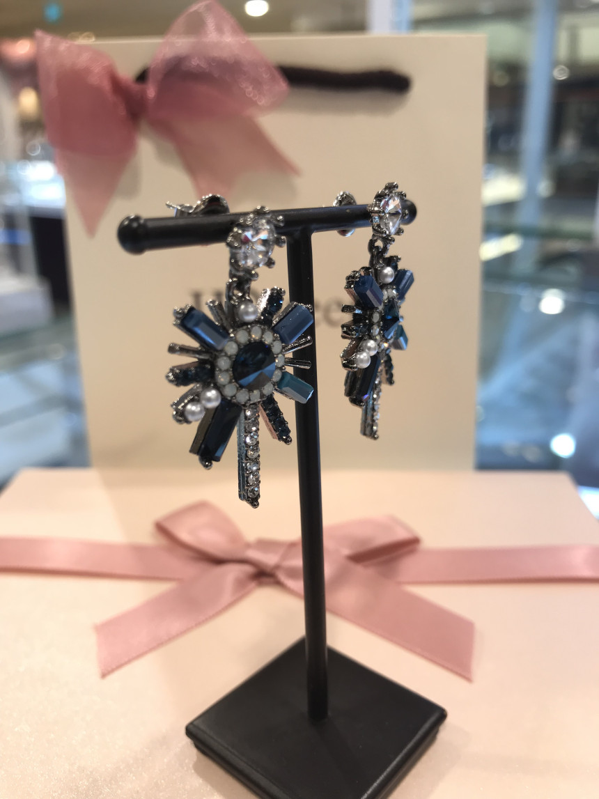 <b><p>JJ.QUEEN Queen Bl Chse earring EL00432</p></b><b><p>JJ.QUEEN クイーン ブルー体 イヤリング EL00432</p></b><br /><br /><p align='center'>