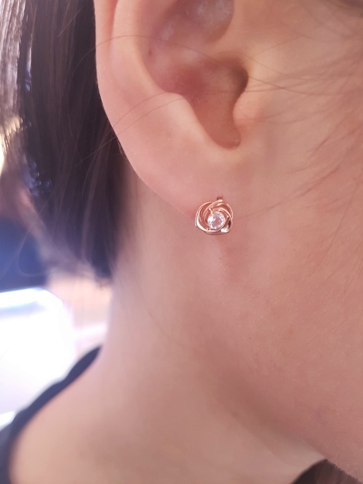 <b><p>Jewelery Rose Mont Topaz 14K earring RK0118</p></b><b><p>ズームジュエリー ローズモン トパ 14K イヤリング RK0118 結婚式の祝賀客ルックコーディネ</p></b><br /><br /><p align='center'>