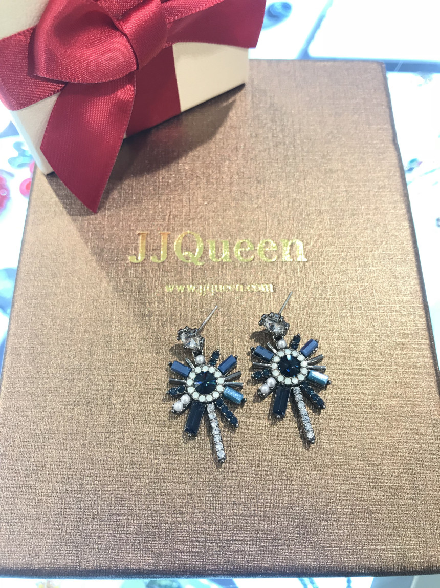 <b><p>JJ.QUEEN Queen Bl Chse earring EL00432</p></b><b><p>JJ.QUEEN クイーン ブルー体 イヤリング EL00432</p></b><br /><br /><p align='center'>