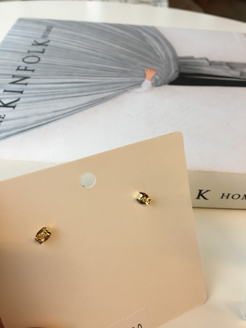 <b><p>unique acryl earring</p></b><b><p>ユニーク アクリル イヤリング</p></b><br /><br /><p align='center'>