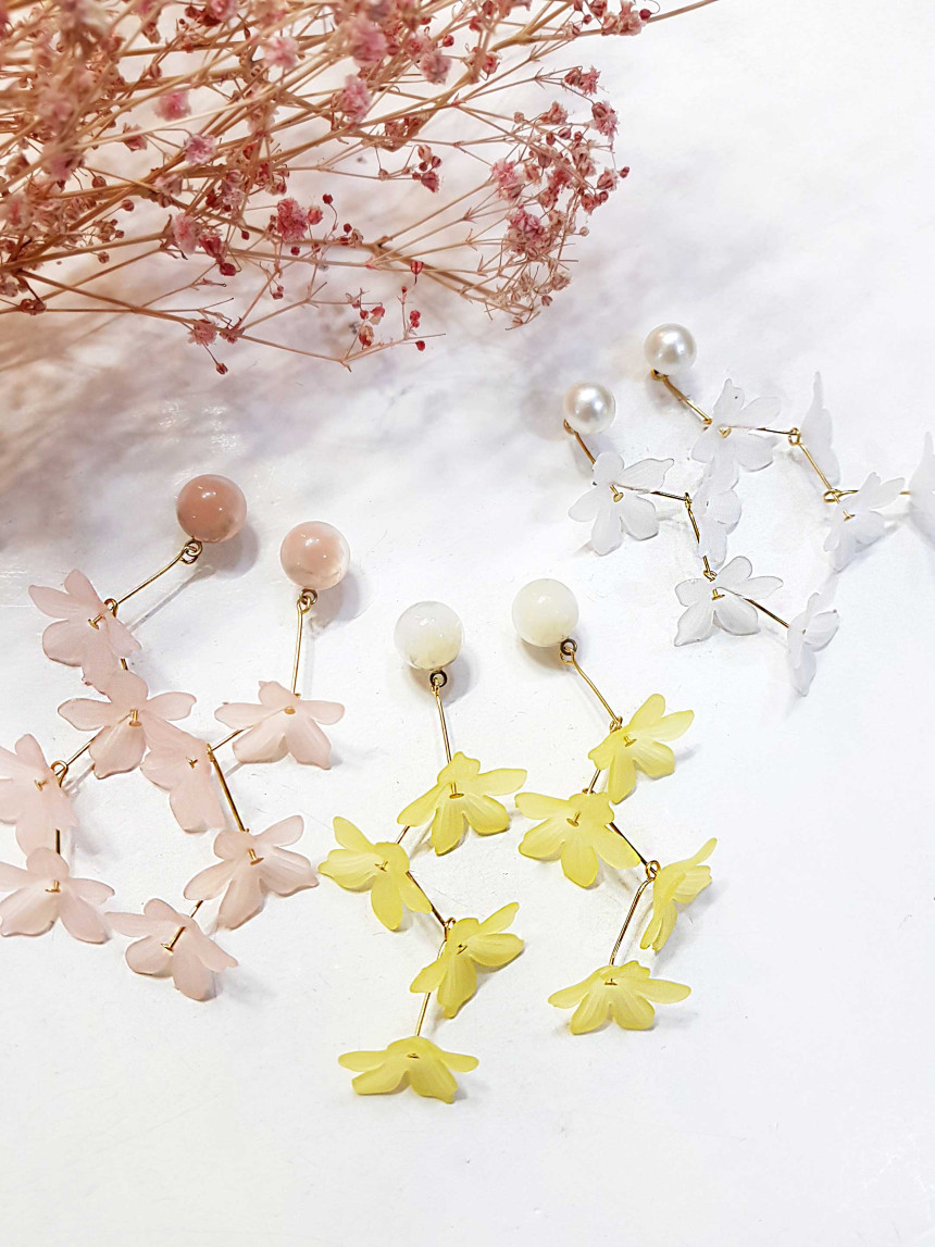 <b><p>Dyed flowers HOMAIKA Drop earring</p></b><b><p>染色花 ホマイカ ドロップ イヤリング</p></b><br /><br /><p align='center'>