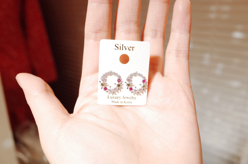 <b><p>Flower Crn Make me conclusion earring</p></b><b><p>花 王冠を 作ってくれ 断定 イヤリング</p></b><br /><br /><p align='center'>