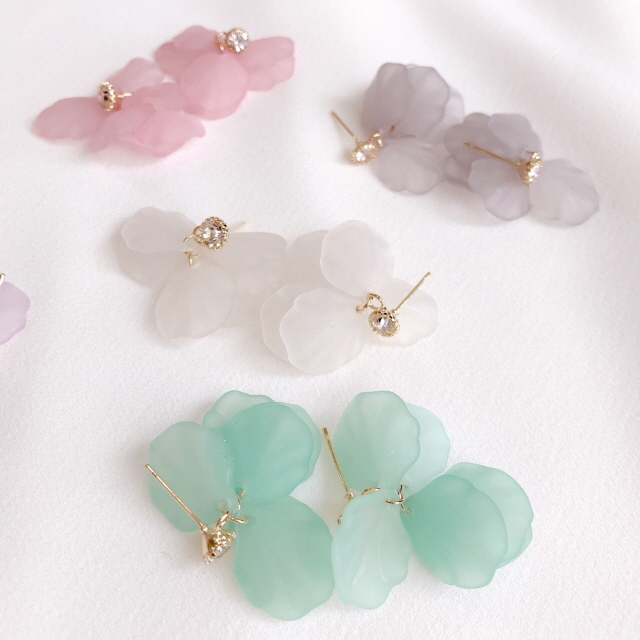 <b><p>petal HOMAIKA Tint Cubic earrg Drop 5 color</p></b><b><p>花びら ホマイカ ティント キュービック イヤリング ドロップ 5 色 フラワー</p></b><br /><br /><p align='center'>