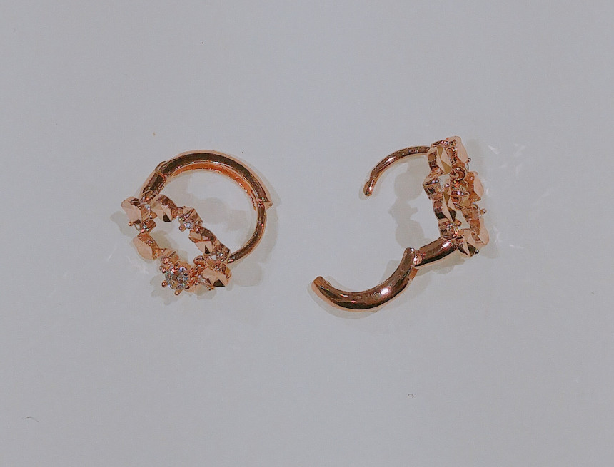 <b><p>Lloyd circle cutting One touch earr LOFH2015G</p></b><b><p>ロイド 円形 カッティング ワンタッチ イヤリ LOFH2015G 芯クンルク 女性コーディネート</p></b><br /><br /><p align='center'>