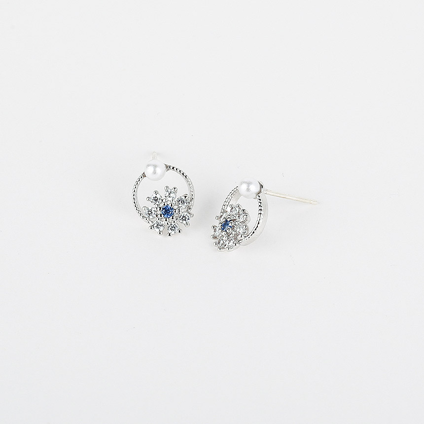 <b><p>Lever Pearl round flow bic ring College student</p></b><b><p>ルボ 真珠 ラウンド フラワー キュービック イヤリング 大学生デイリール クラシコーディネート</p></b><br /><br /><p align='center'>