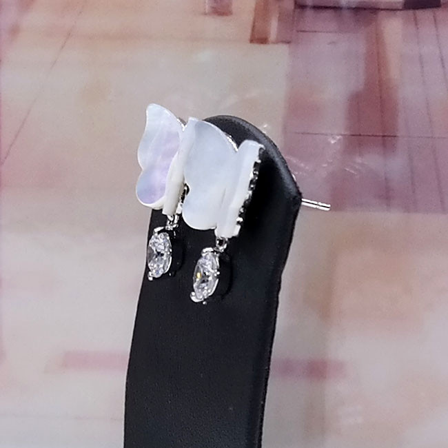 <b><p>Eileen Natty Buerfly Earrings ajje18357 Vivid</p></b><b><p>アイリーン 螺鈿の弓のイヤリング ajje18357 生気溌剌と 特別な贈り物 センスのある女性</p></b><br /><br /><p align='center'>