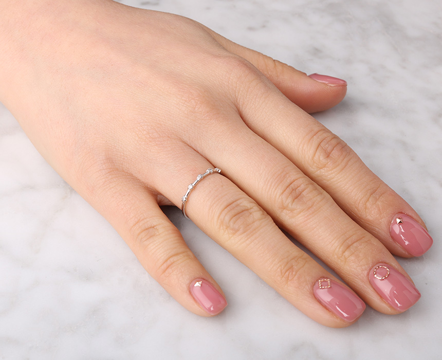 <b><p>Spring new arval Silver bum Glitt St se Layed</p></b><b><p>春身上 銀の指輪 輝く 別セッティング 重ね着 センスある コーディネート ペピスタイル</p></b><br /><br /><p align='center'>