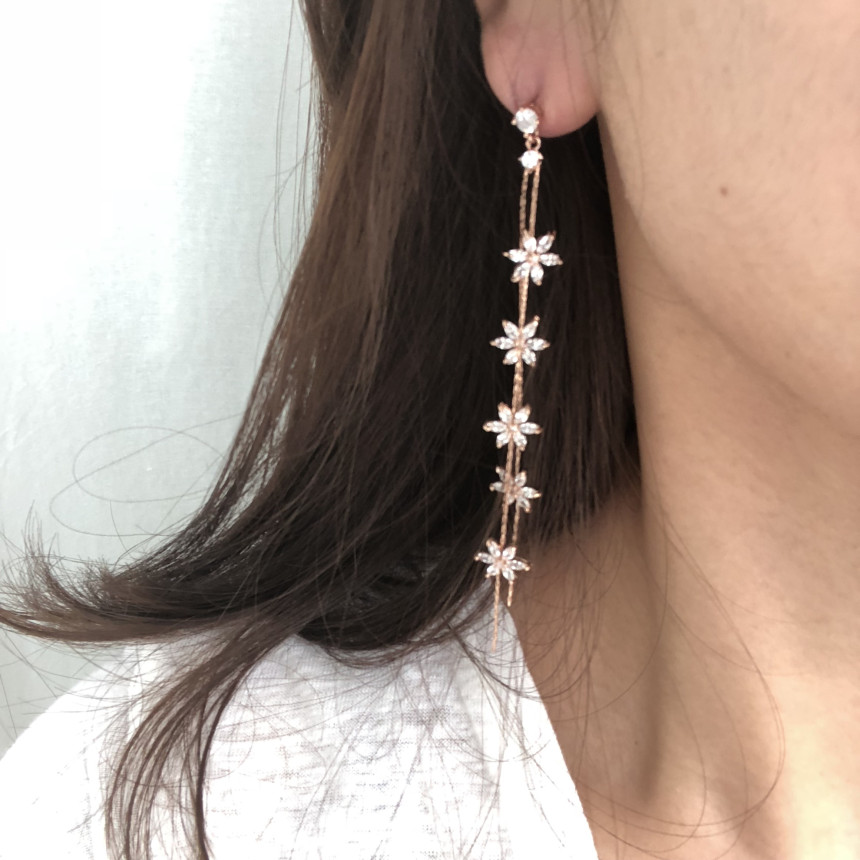 <b><p>flower Drop earring Cubic Antique chandeli</p></b><b><p>フラワー ドロップ イヤリング キュービック アンティーク シャンデリア クリスタル</p></b><br /><br /><p align='center'>