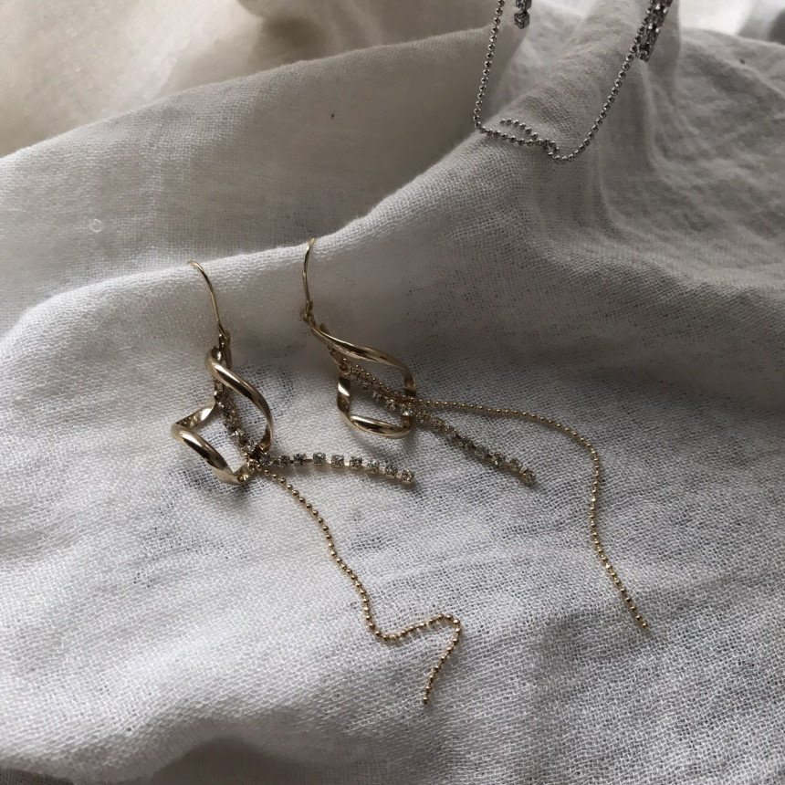 <b><p>Possible eaves Sonia Cubic Lg Drop rring</p></b><b><p>グィチ可能 ソニア キュービック ロング ドロップ イヤリ フェミニンコーディネート</p></b><br /><br /><p align='center'>