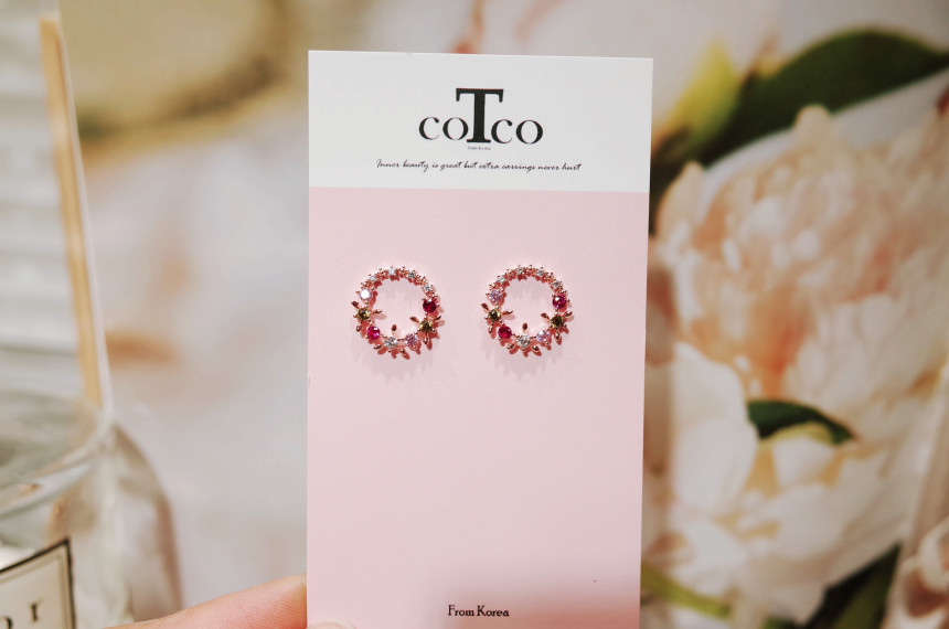 <b><p>Flower Crn Make me conclusion earring</p></b><b><p>花 王冠を 作ってくれ 断定 イヤリング</p></b><br /><br /><p align='center'>