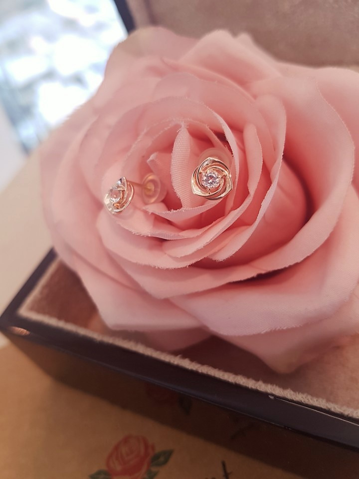 <b><p>Jewelery Rose Mont Topaz 14K earring RK0118</p></b><b><p>ズームジュエリー ローズモン トパ 14K イヤリング RK0118 結婚式の祝賀客ルックコーディネ</p></b><br /><br /><p align='center'>